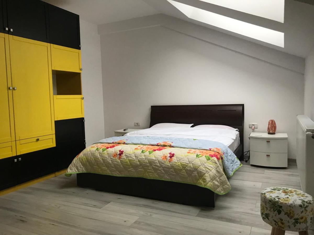 Eli'S Apartament Piatra Neamt Exterior photo